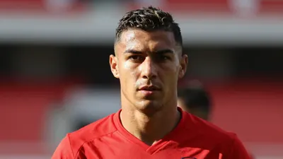 Der 23-jährige Innenverteidiger Castello Lukeba steht im Sommer 2026 auf der Wunschliste von FC Barcelona und Manchester...
